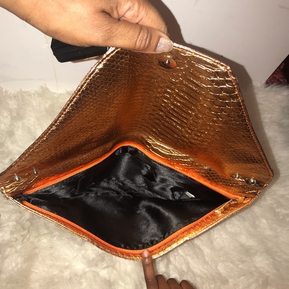 (NWOT)Large clutch(New w/o tags) - Picture 5 of 6